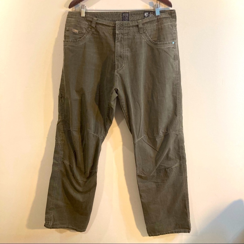 KUHL 38 x 32 Revolvr Vintage Patina Dye Cargo Style Pockets Comfort Knee Pants